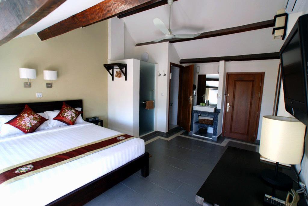 The Columns Hotel Kampot Eksteriør billede